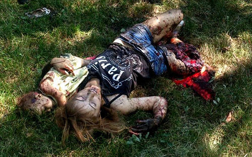 Новороссийская мадонна (фотография Олега Желябина-Нежинского). Убитые мать с ребенком после украинского артобстрела центра Горловки