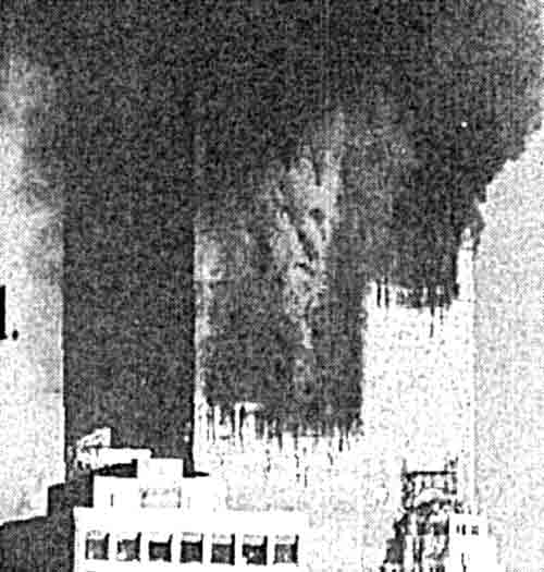 Фото теракта из книги: Delacroix Jacques. Attentats du 11 septembre 2001. A qui profit le crime? Chateauneuf