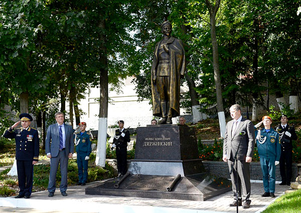 Торжественная церемония отрытия монумента Дзержинскому 5.9.2017 в г. Киров