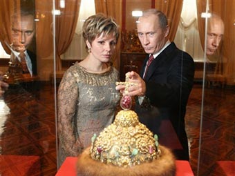 Путин и шапка Мономаха