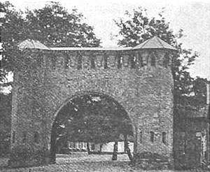 Крепостные ворота. Основана русская крепость Грозная на Кавказе