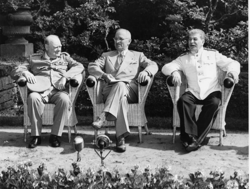 Окончание Потсдамской конференции глав правительств СССР, США и Великобритании