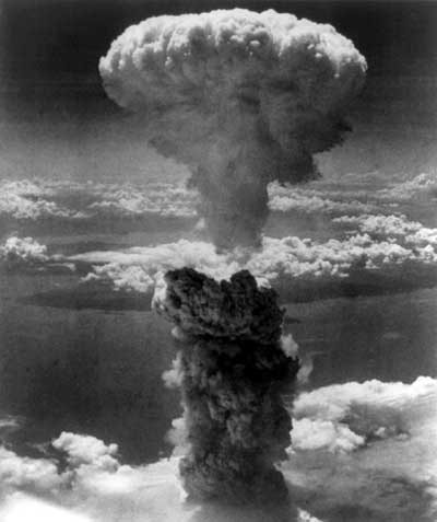 Американцы сбросили первую атомную бомбу на город Хиросима
