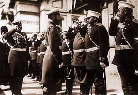 Государь Николай II посещает войска перед отправкой на русско-японскую войну.