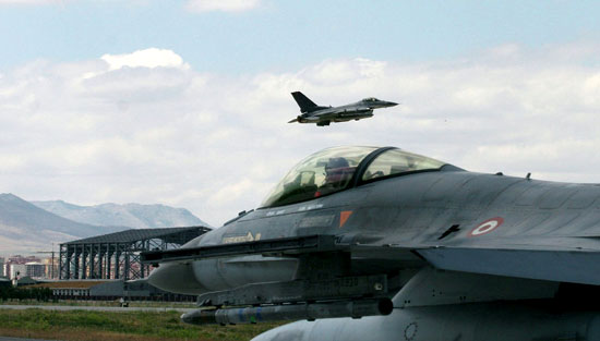 Турецкие истребители F-16. Архивное фото