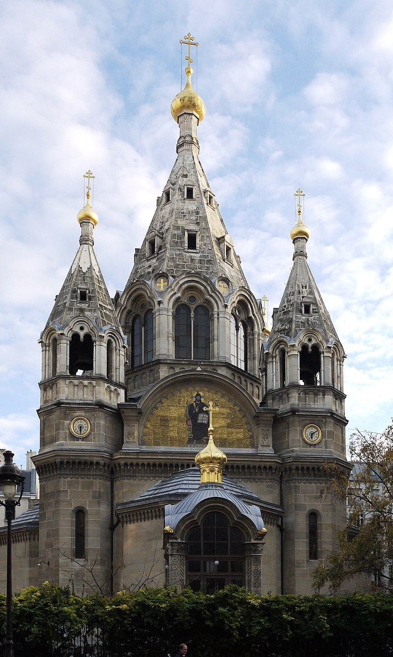 Кафедральный Александро-Невский собор на рю Дарю в Париже (освящён в 1861 году)