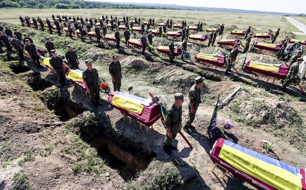 В Киев раненых везут целыми самолетами. Украина сорвала перемирие