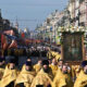 Как по Невскому шли крестным ходом c имперскими флагами
