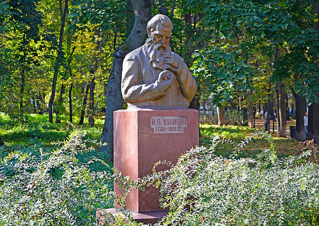 Памятник Кулибину в Нижнем-Новгороде