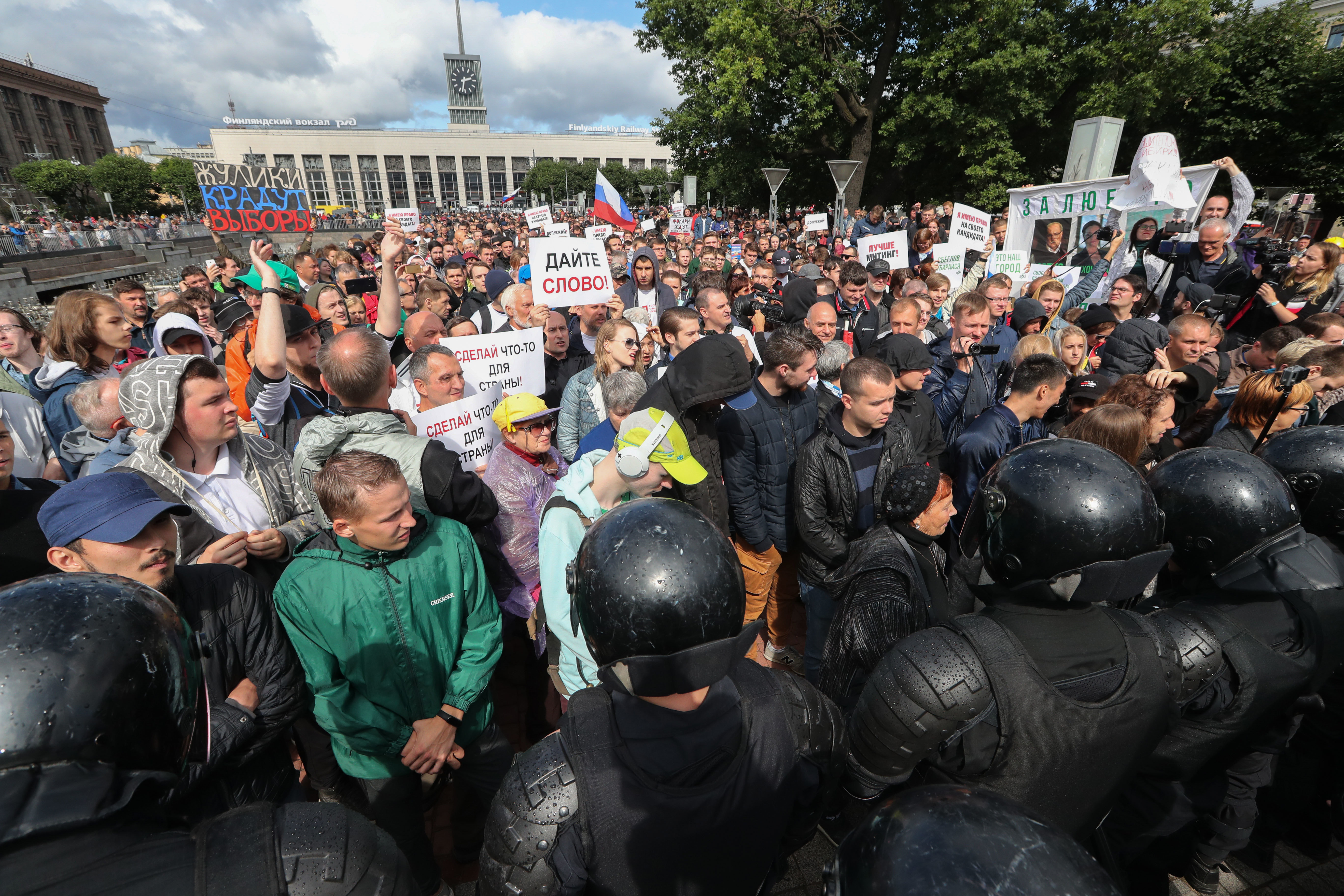 C митинг. Митинг. Фоторепортаж митинг. Митингующие в Москве. Митинг в Питере 2019.