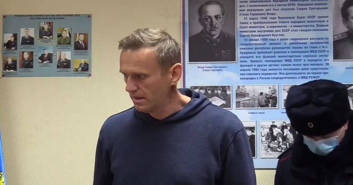 Навальный арестован. Под портретом Ягоды