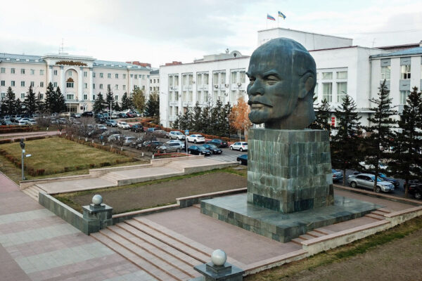 Памятник Ленину (с самой большой головой) – в Улан-Удэ