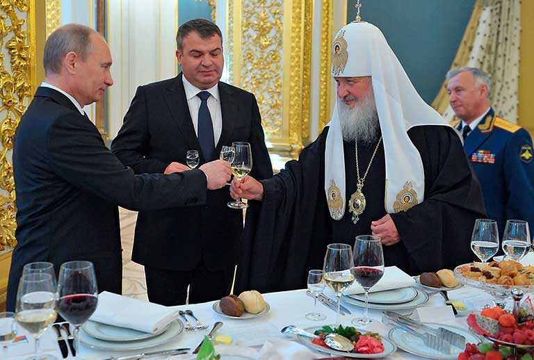 https://rusidea.org/upl/pct/Putin-Kirill-Serdjukov.jpg