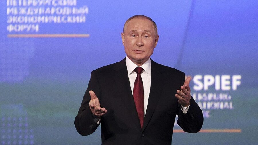 Почему Путин  жалуется, что его постоянно обманывают