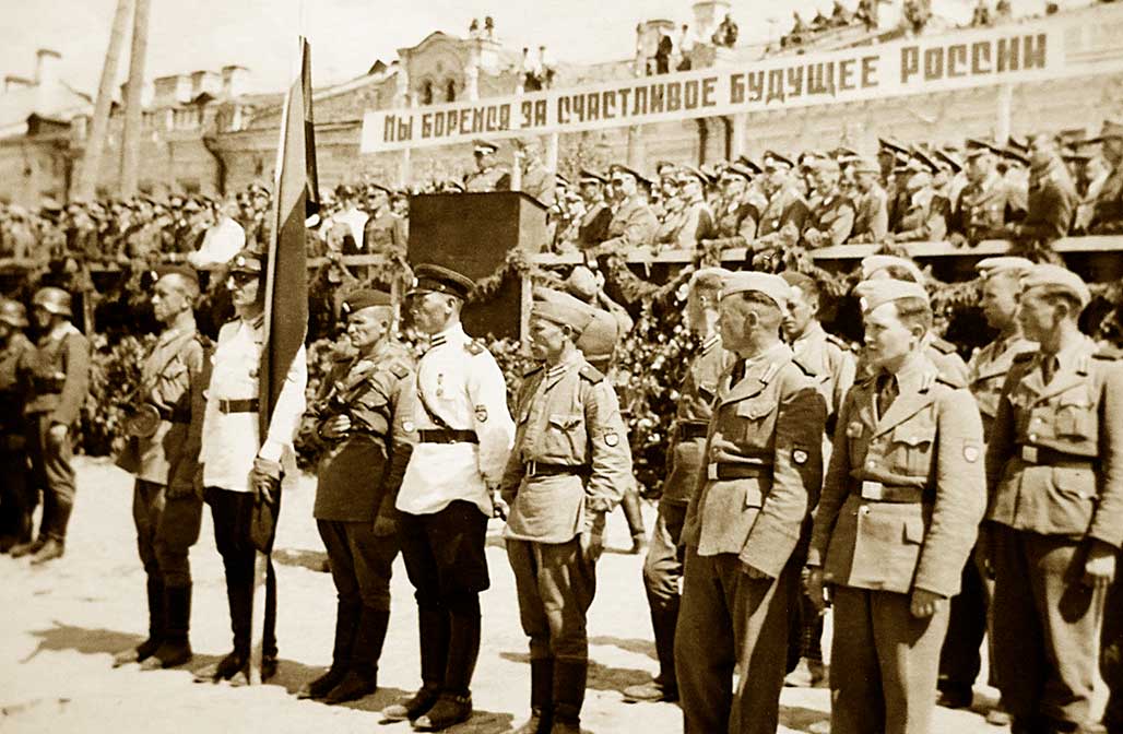 Парад РОА в Пскове в 1943 году