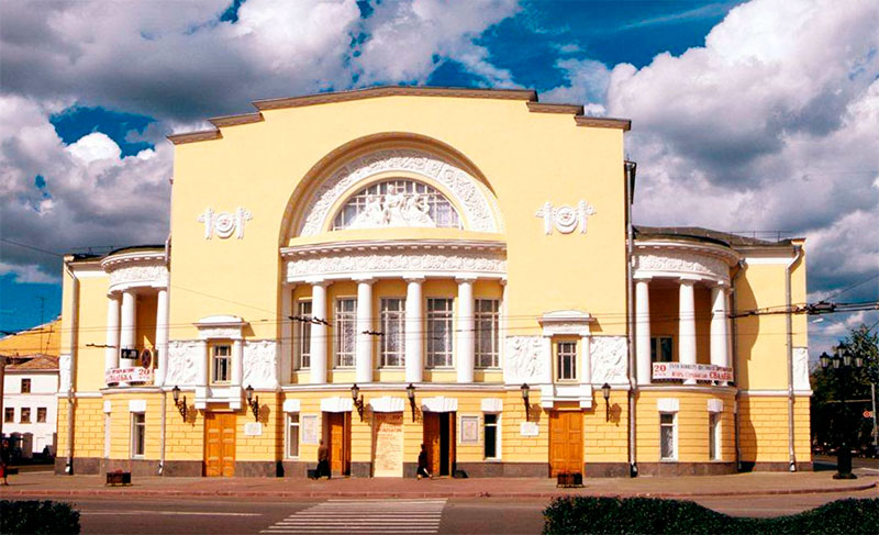 Театр им. Ф.Г. Волкова в Ярославле. Построен в 1911 г. по проекту архитектора Н. А. Спирина.