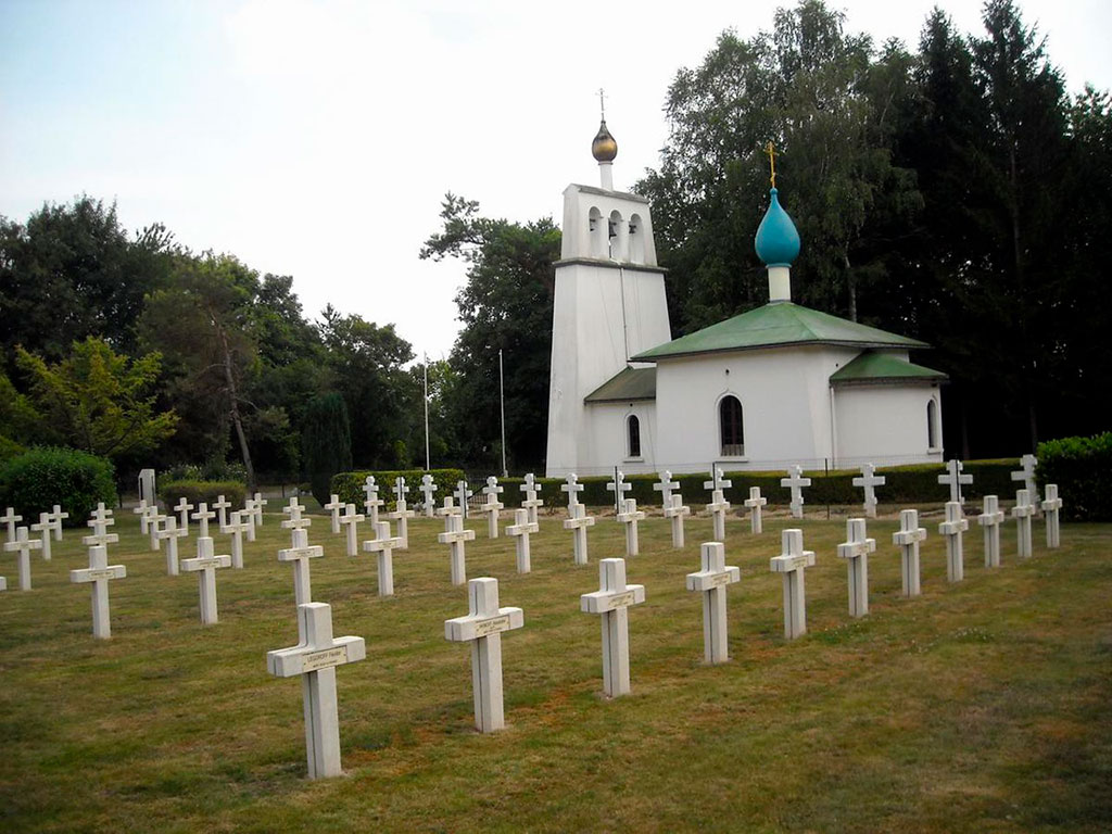 Храм-Памятник, воздвигнутый на русском военном кладбище в Мурмелоне, Франция, в память павших русских воинов на Французском фронте в 1916-18 гг.