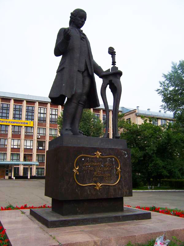 Памятник И.И. Ползунову в Барнауле