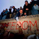 Падение Берлинской стены при невмешательстве властей ГДР и СССР – начало крушения социалистического лагеря