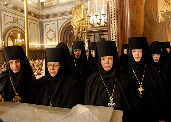 Мать Моисея (вторая слева), настоятельница Елеонского монастыря РПЦЗ